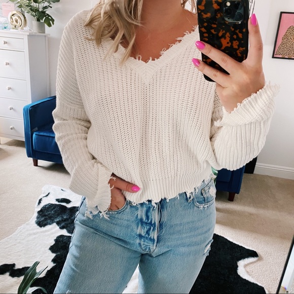 Forever 21 Sweaters - Forever21 raw hem slouchy distressed sweater